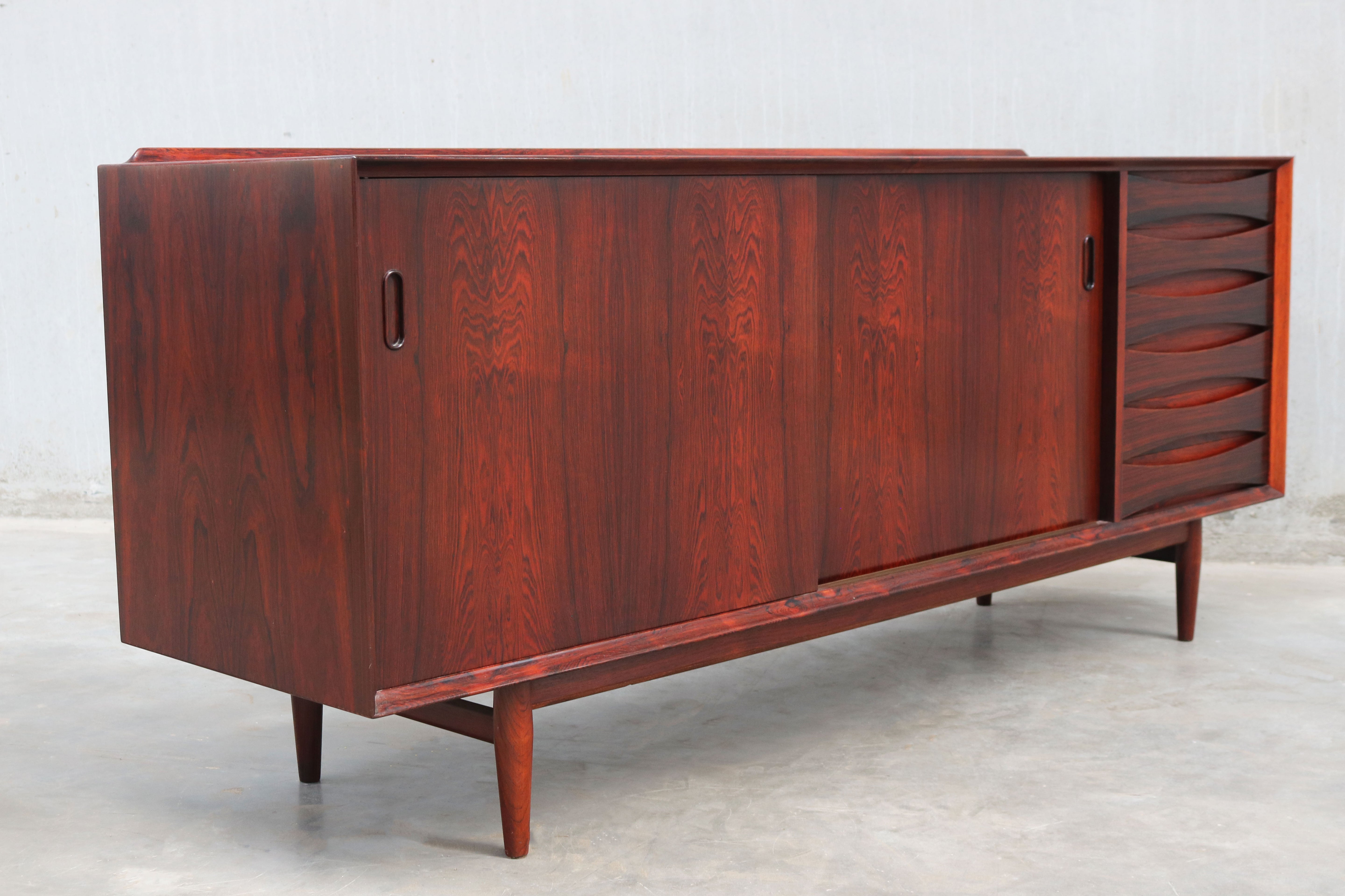 Rare Danish design model: OS29 sideboard by Arne Vodder for Sibast Rosewood 1950