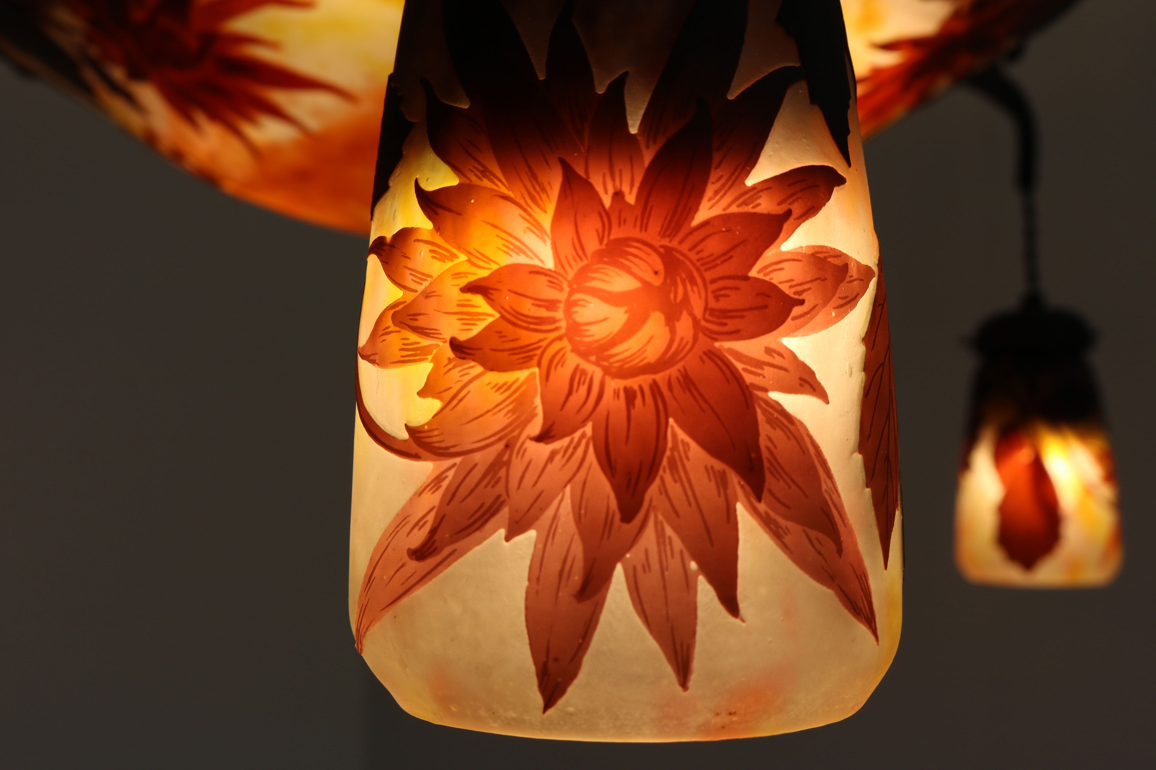 Exquisite ''Dahlia'' chandelier by Daum Nancy & Louis Majorelle