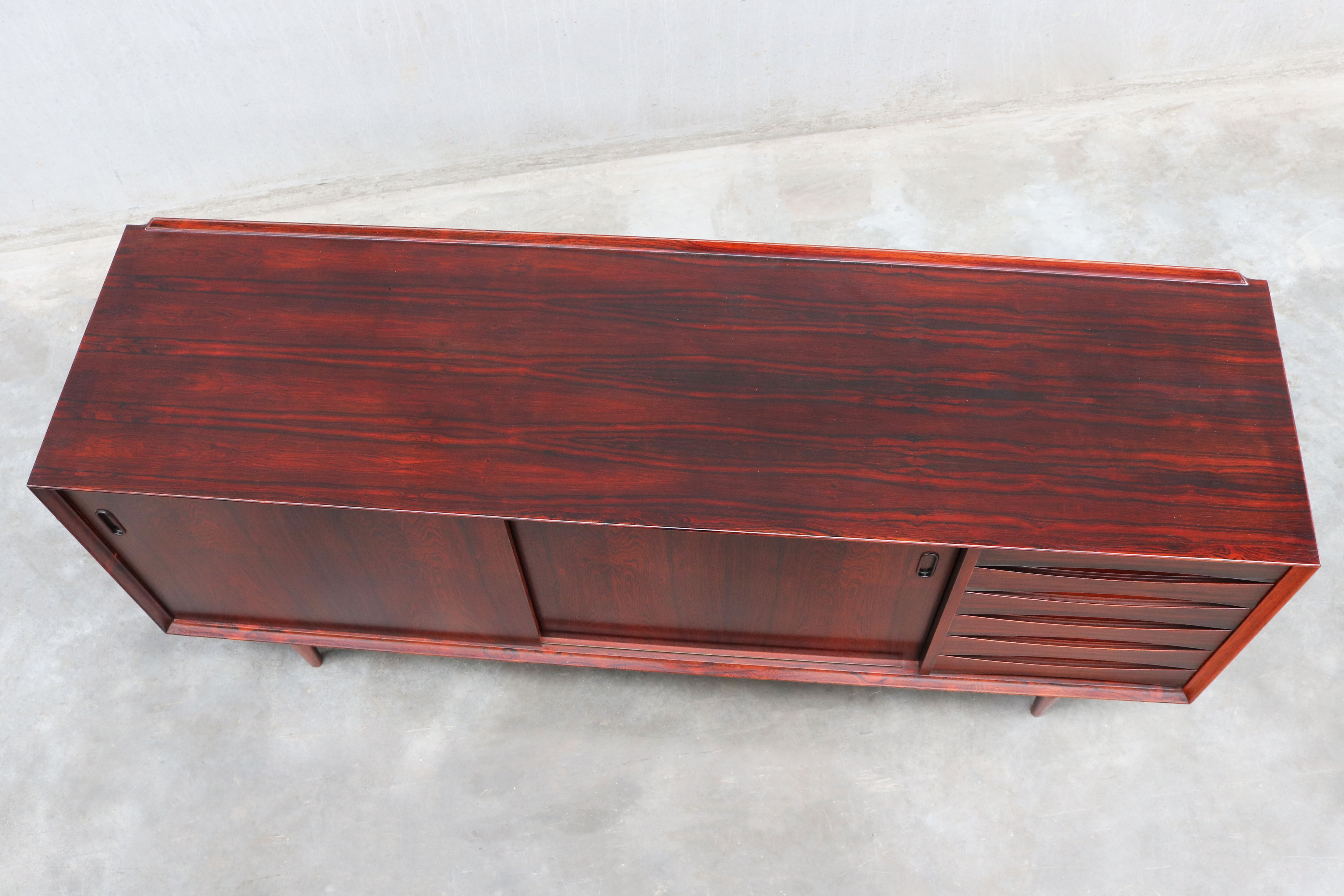 Rare Danish design model: OS29 sideboard by Arne Vodder for Sibast Rosewood 1950