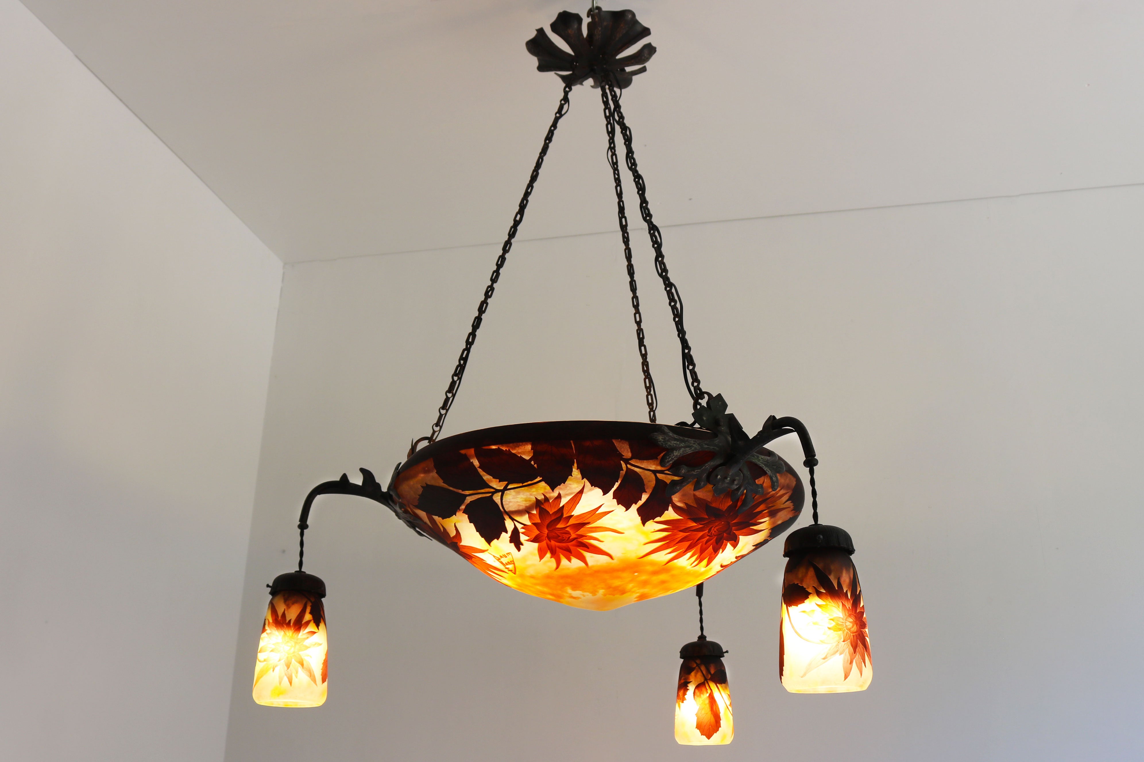 Exquisite ''Dahlia'' chandelier by Daum Nancy & Louis Majorelle