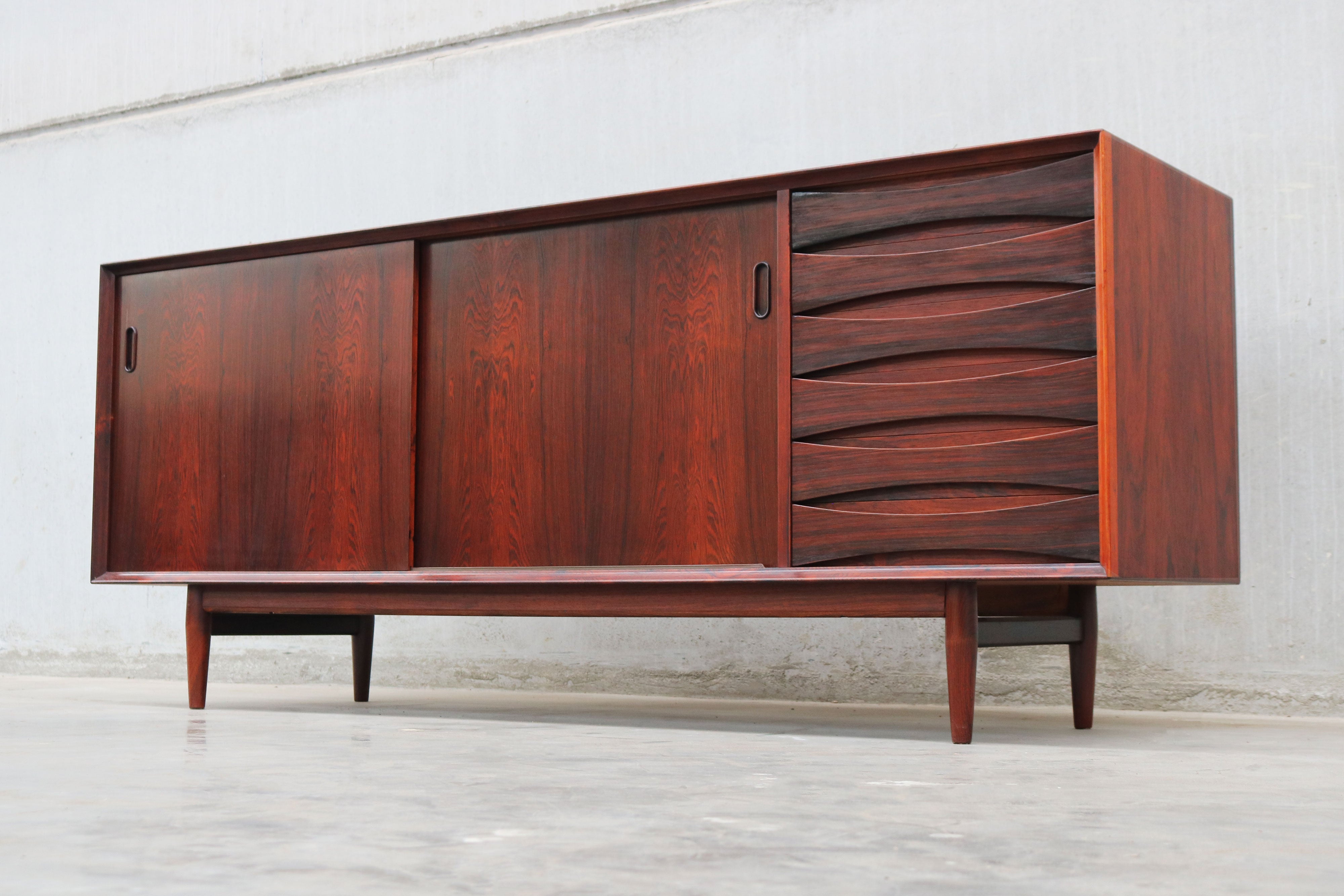 Rare Danish design model: OS29 sideboard by Arne Vodder for Sibast Rosewood 1950