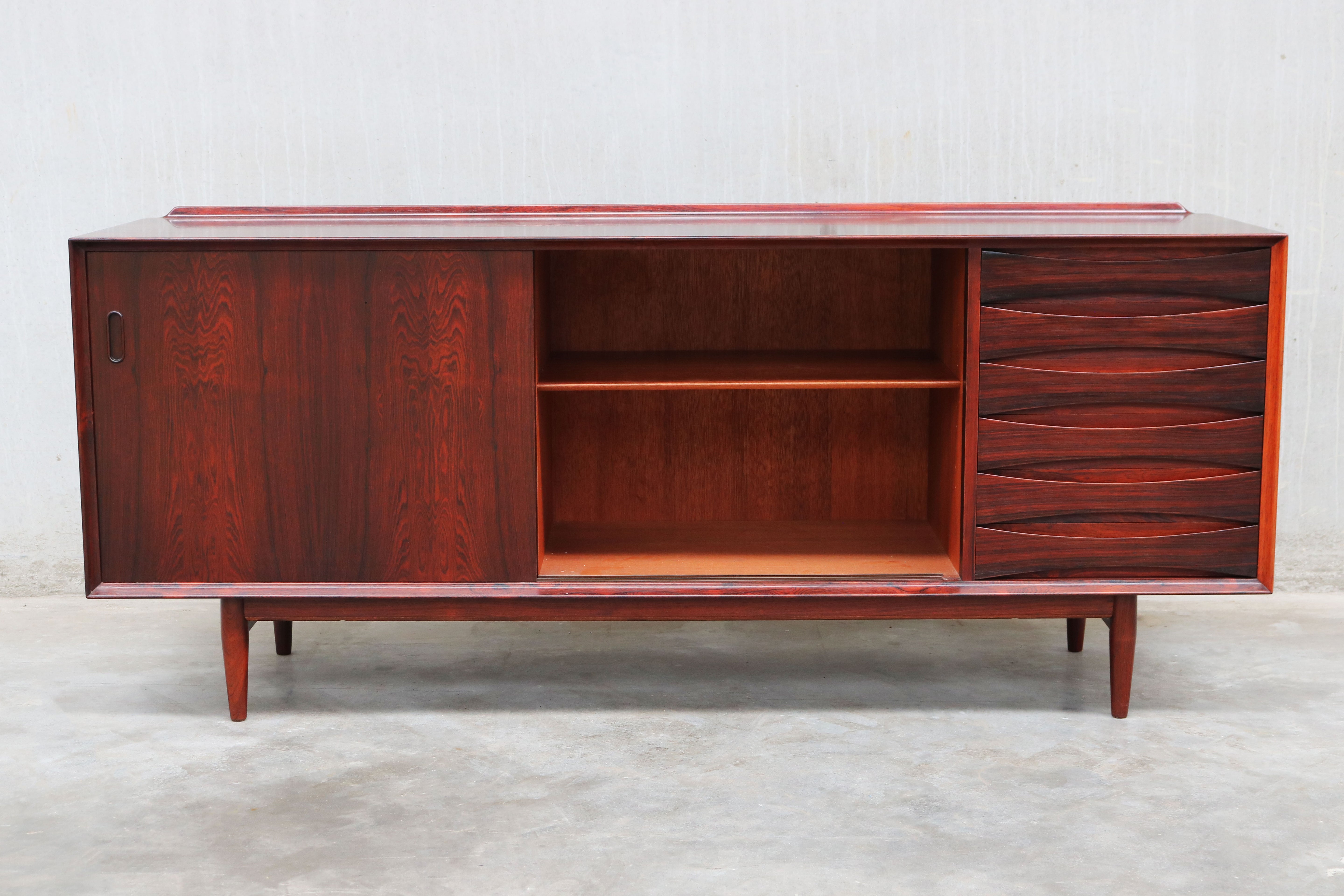 Rare Danish design model: OS29 sideboard by Arne Vodder for Sibast Rosewood 1950