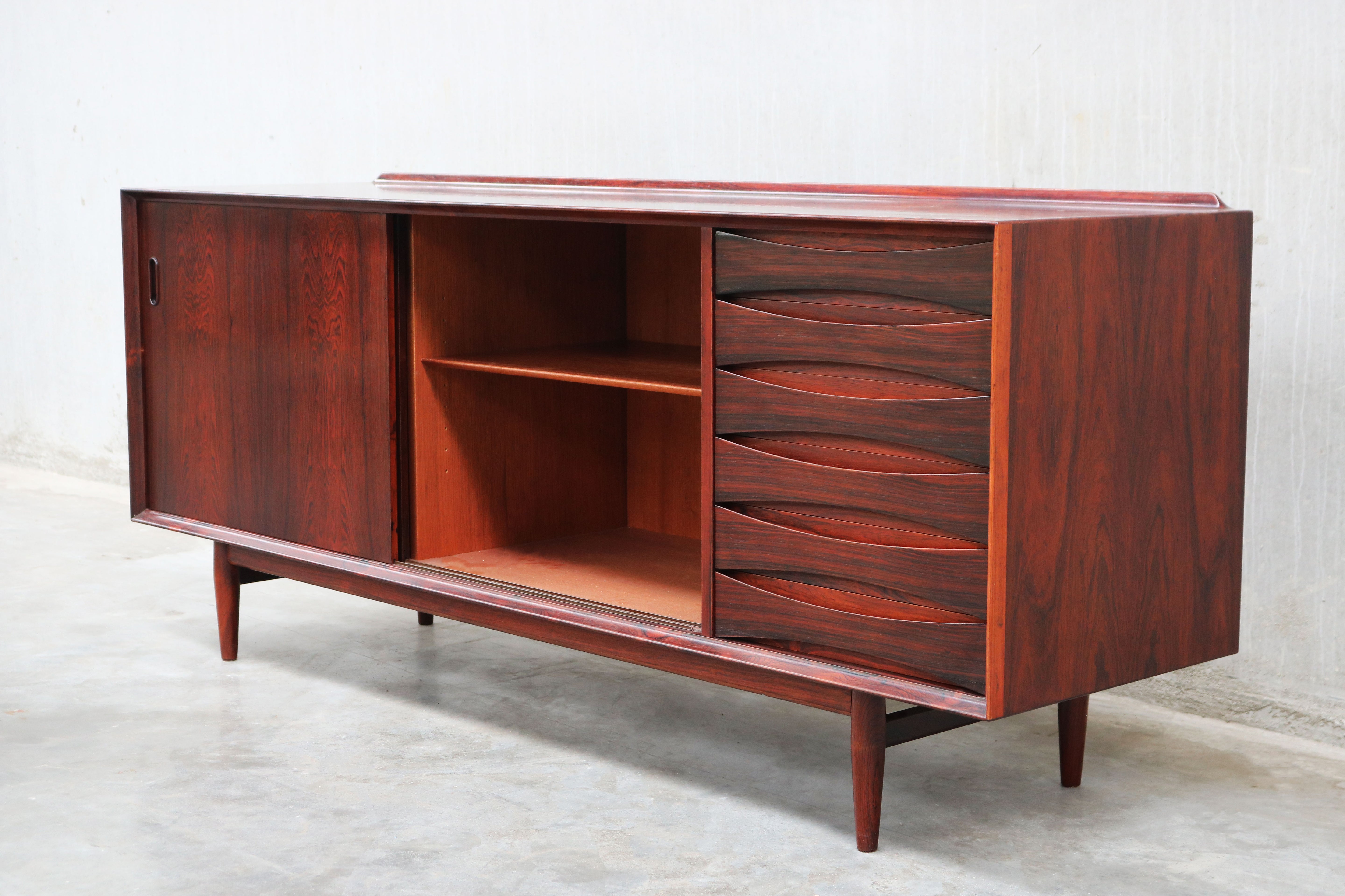 Rare Danish design model: OS29 sideboard by Arne Vodder for Sibast Rosewood 1950