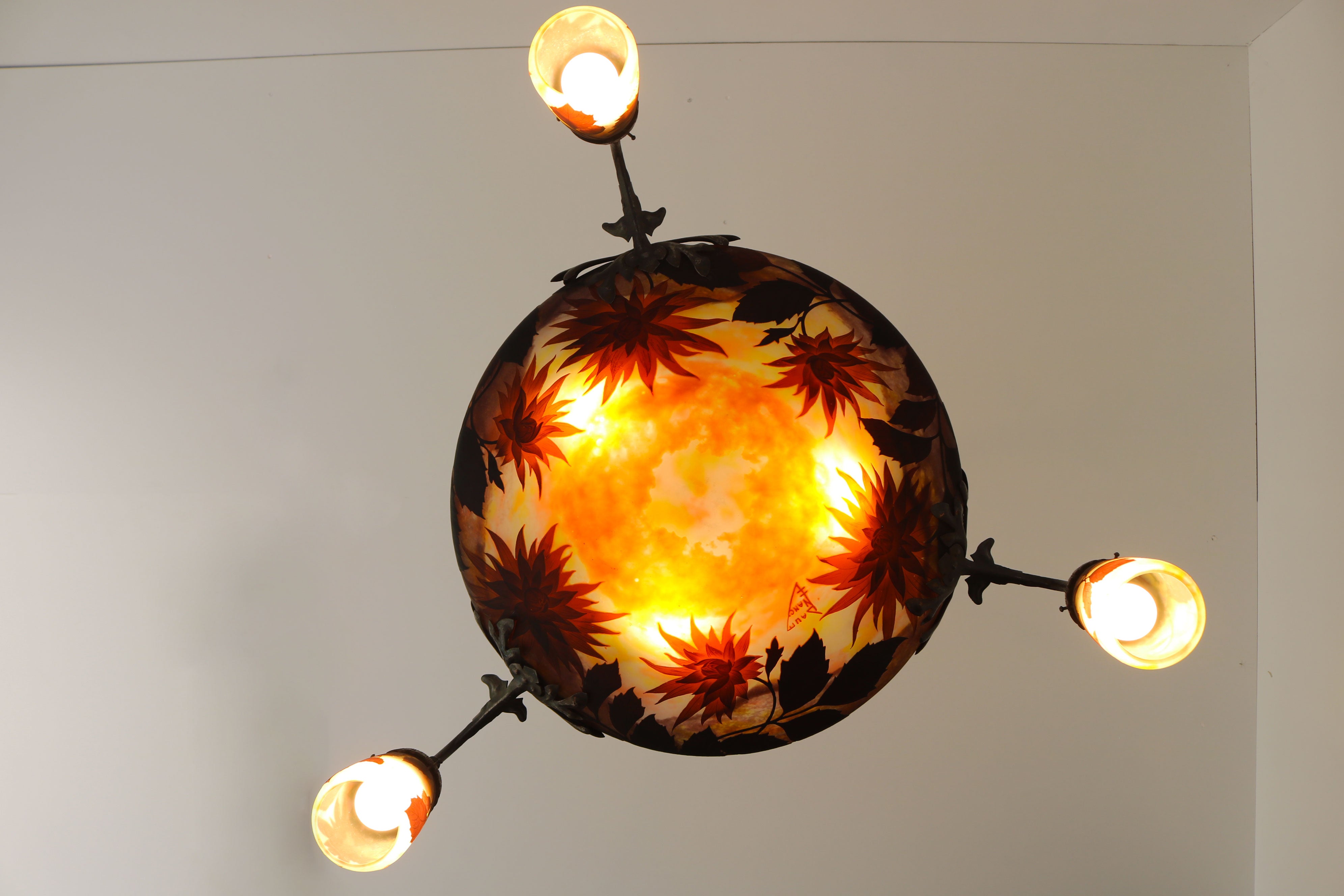 Exquisite ''Dahlia'' chandelier by Daum Nancy & Louis Majorelle