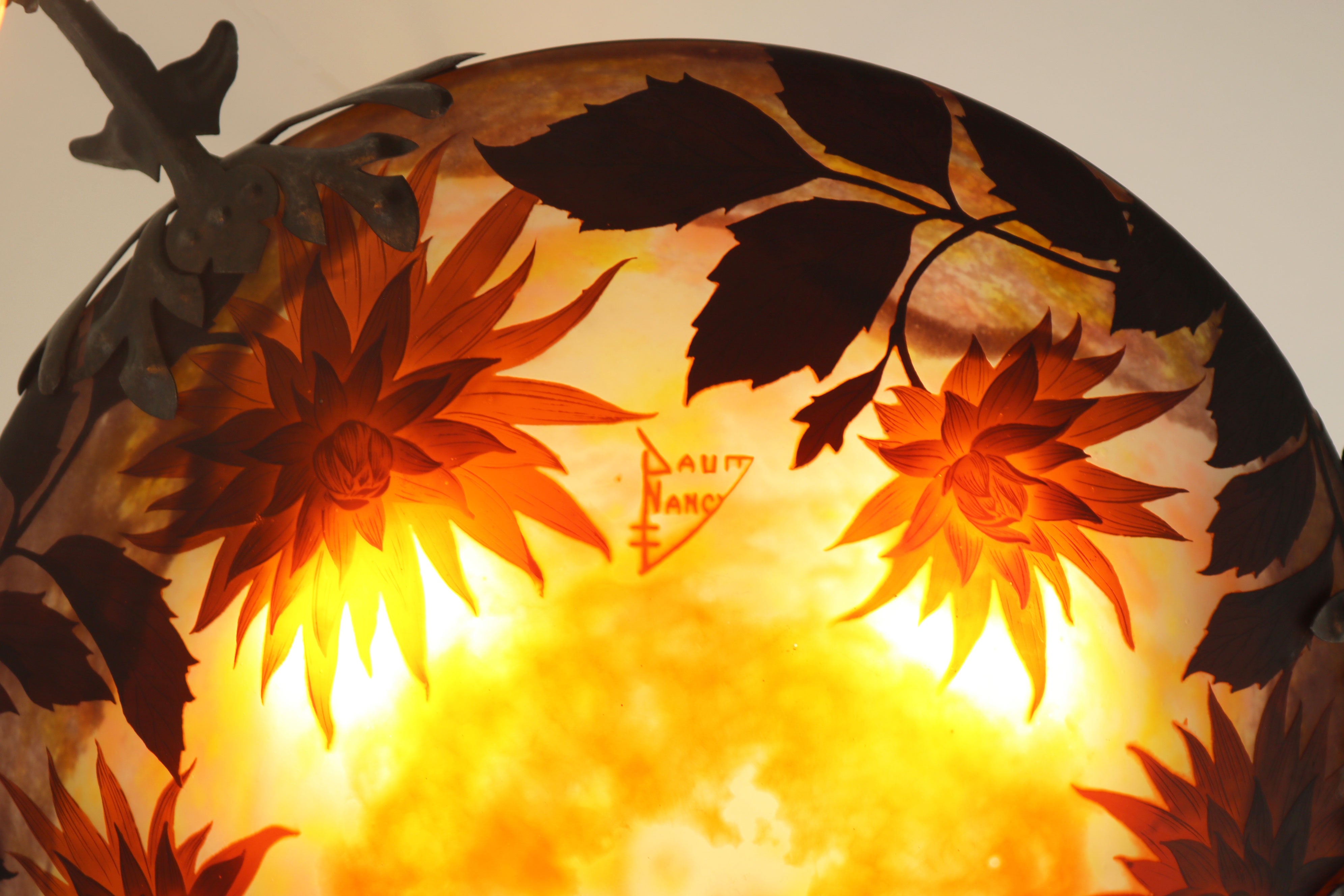 Exquisite ''Dahlia'' chandelier by Daum Nancy & Louis Majorelle