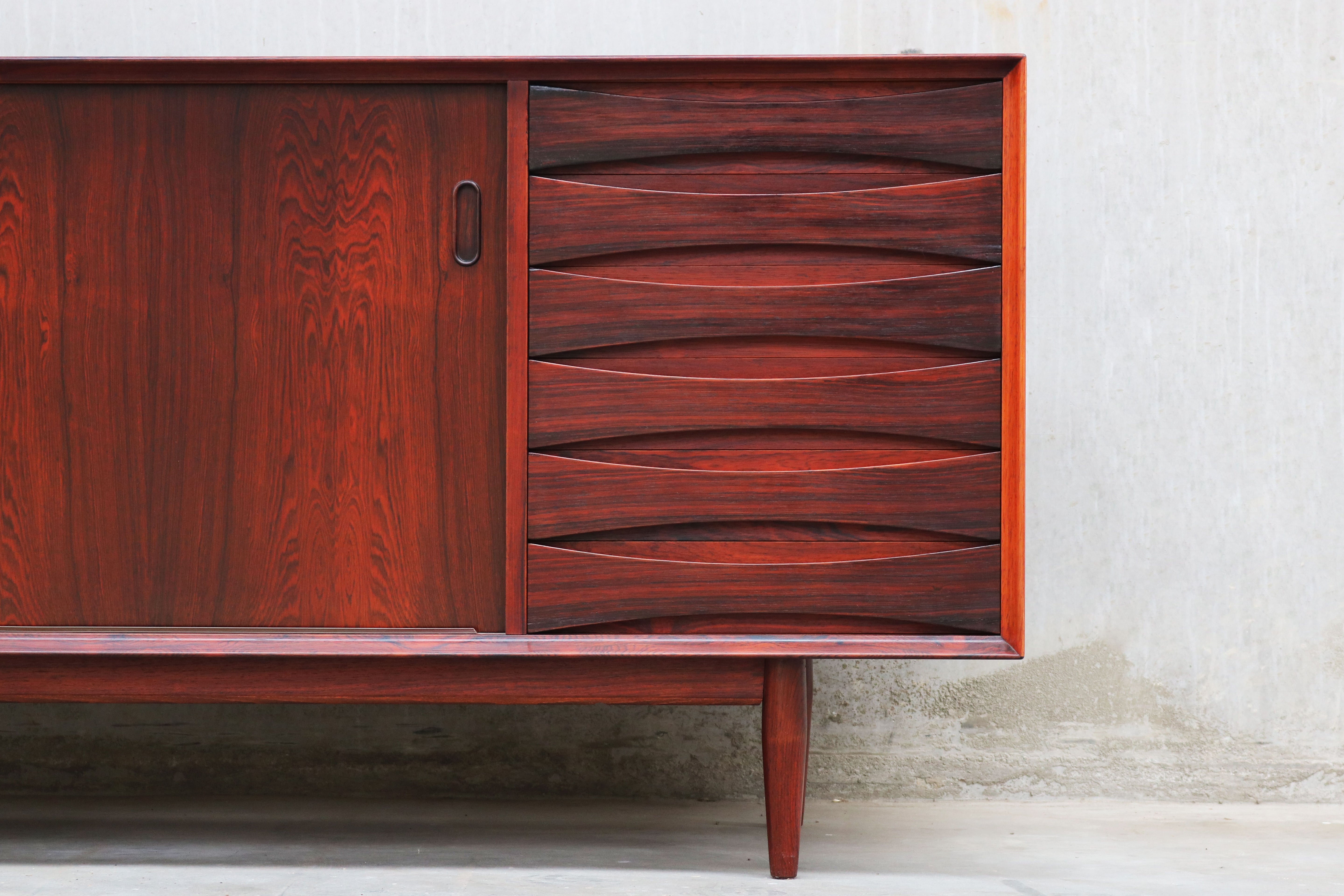 Rare Danish design model: OS29 sideboard by Arne Vodder for Sibast Rosewood 1950