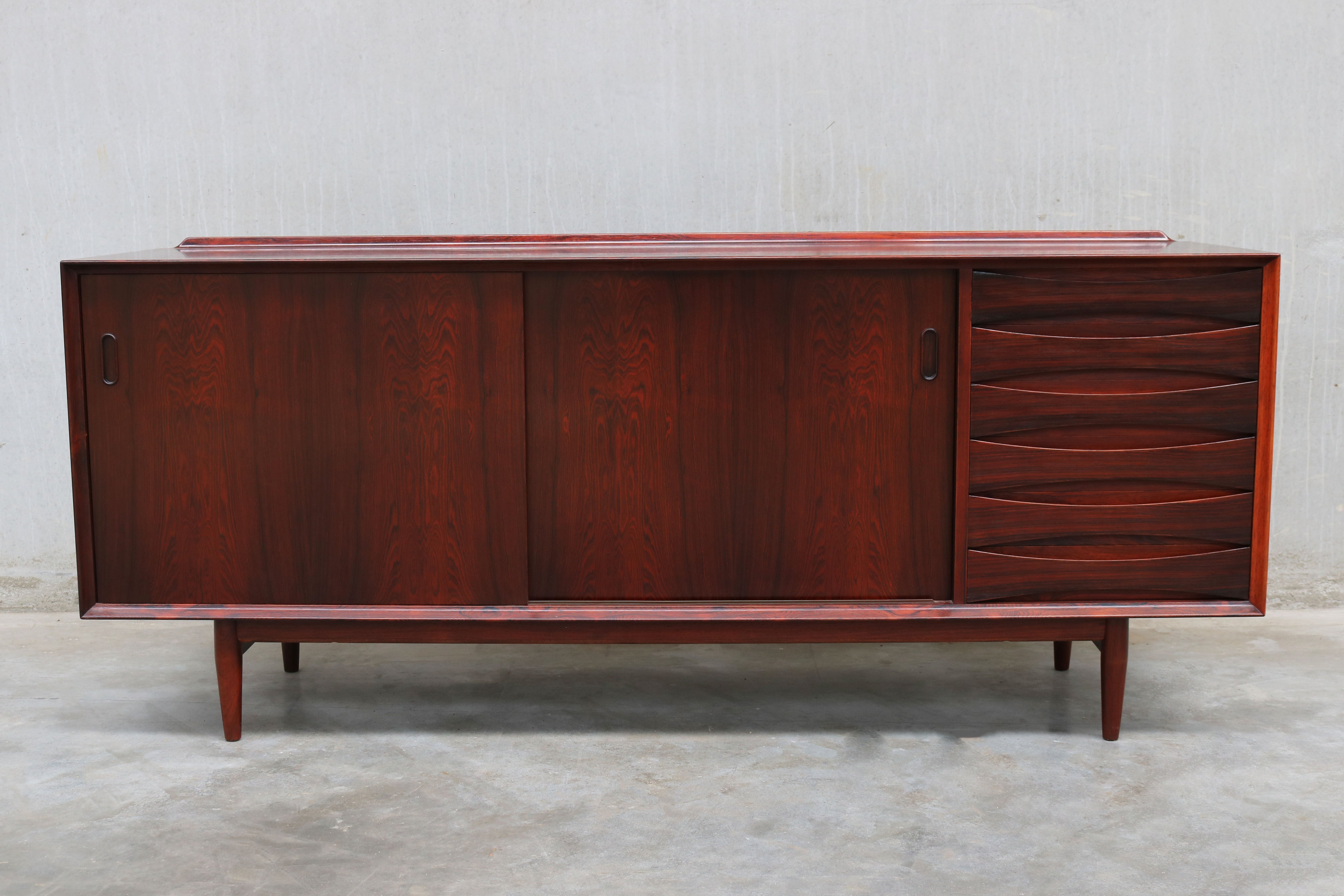 Rare Danish design model: OS29 sideboard by Arne Vodder for Sibast Rosewood 1950
