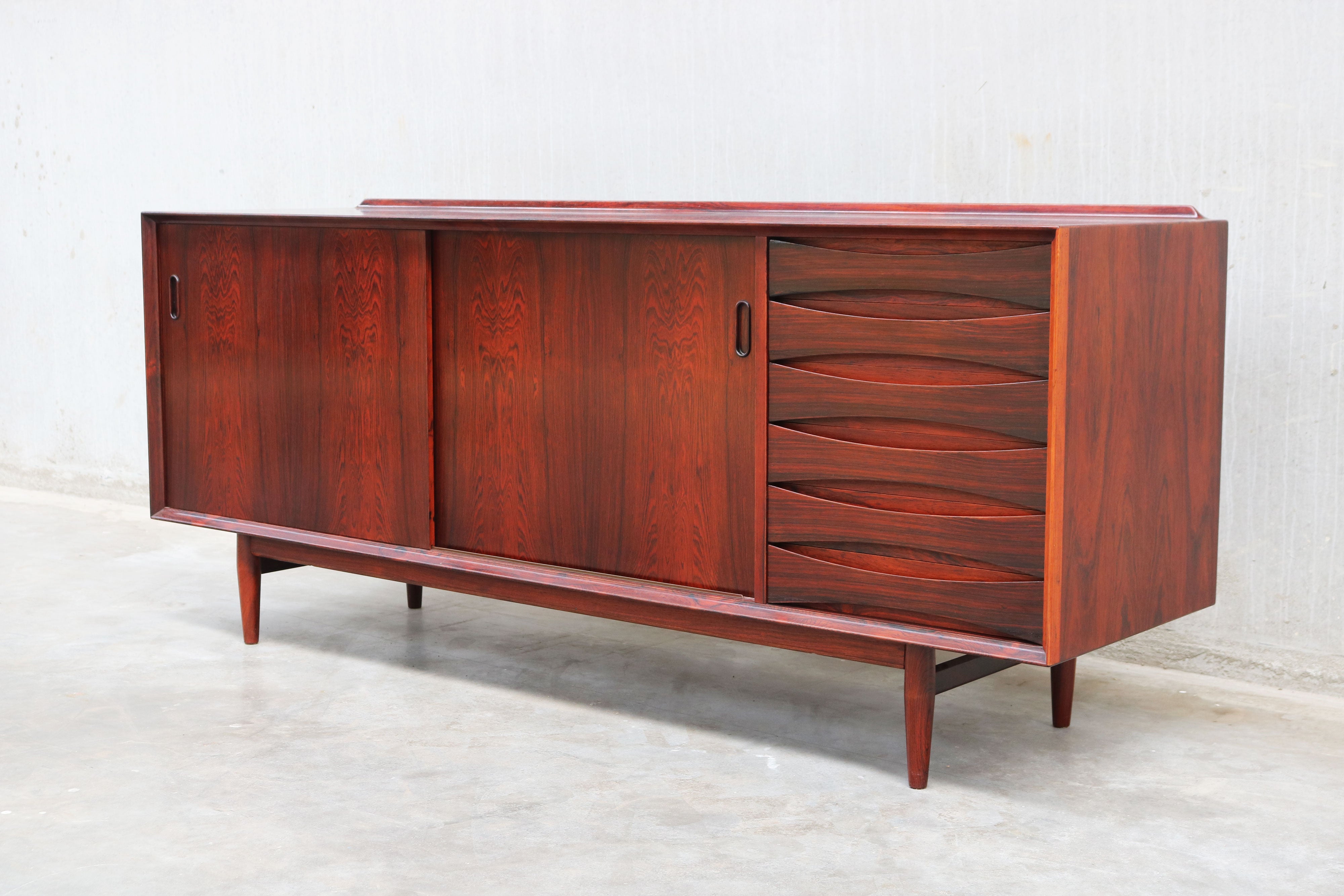 Rare Danish design model: OS29 sideboard by Arne Vodder for Sibast Rosewood 1950