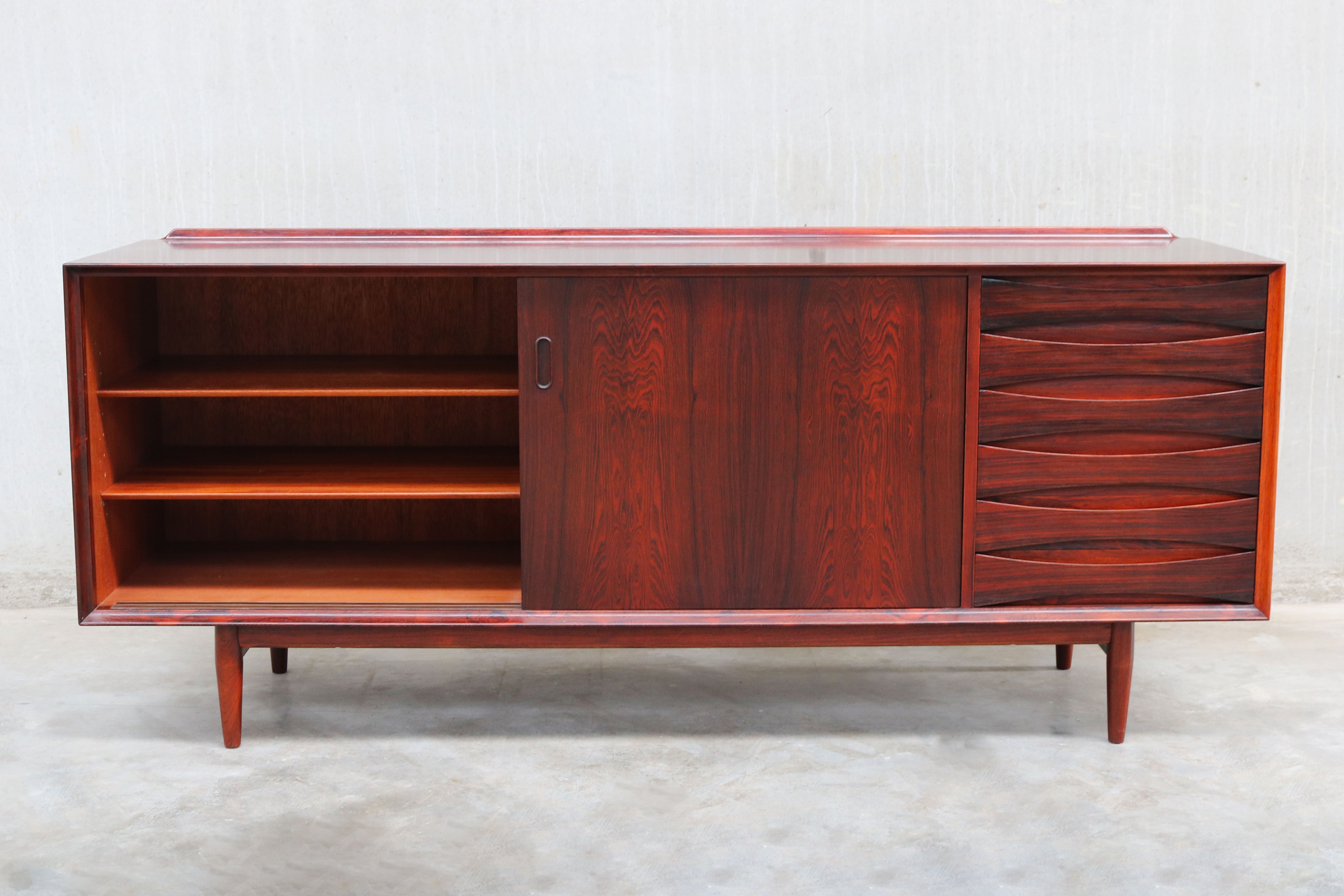 Rare Danish design model: OS29 sideboard by Arne Vodder for Sibast Rosewood 1950